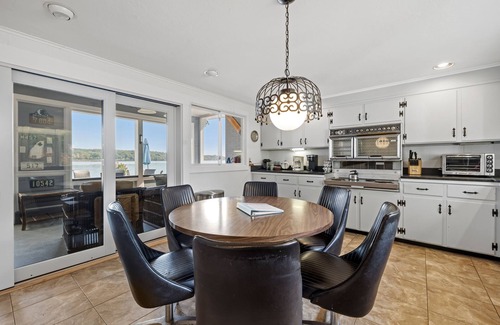 Laconia Casa | Boathouse Point on Lake Winnisquam!