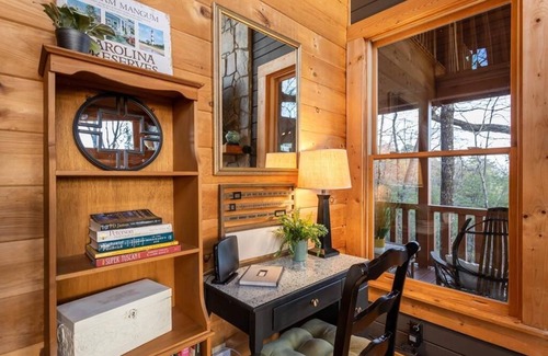 Purlear Cabina | Bobcat Retreat-Open for Bookings! Hot Tub, Private Retreat, WIFI
