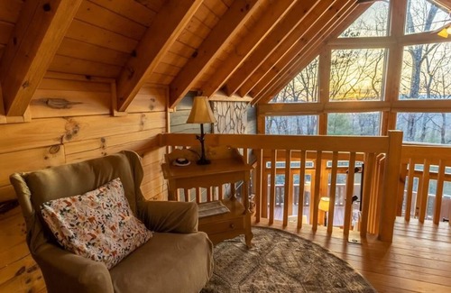 Purlear Cabina | Bobcat Retreat-Open for Bookings! Hot Tub, Private Retreat, WIFI