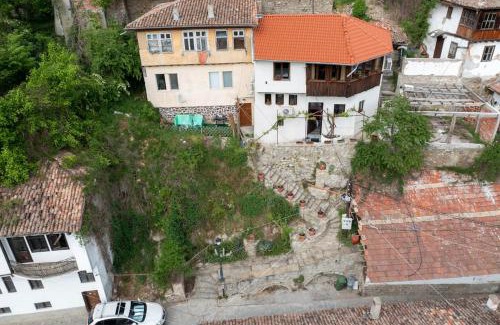 Veliko Tarnovo Casa | Bobevata guest house - entire house - stunning view old town