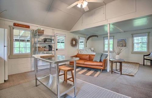 Carlisle Cabina | Bodhi's Cabin: Creekside Getaway