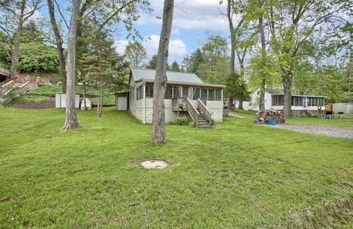 Carlisle Cabina | Bodhi's Cabin: Creekside Getaway