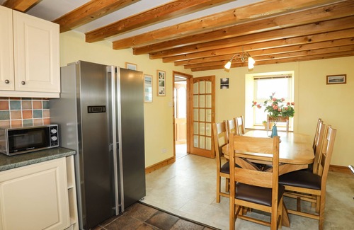 Holyhead Casa | BODLASAN GROES HOUSE, pet friendly, with a garden in Llanfachraeth