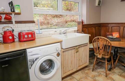 Penrhyndeudraeth Cabaña | BODORWEL COTTAGE, family friendly, with open fire in Penrhyndeudraeth