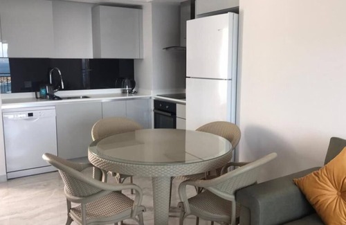 Milas Apartamento | Bodrum. Wohnung mit Meerblick, Privatem Strand, Aquapark und Infinity Pool