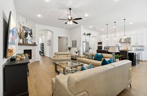 Boerne Casa | Boerne Cozy Getaway 3 BR 3 1/2 Bth Boerne Getaway & mins. away from San Antonio