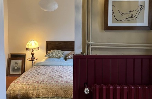 Saint-Sauveur-en-Puisaye Casa | Bohemian-chic village house in the heart of Colette village