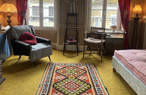 Saint-Sauveur-en-Puisaye Casa | Bohemian-chic village house in the heart of Colette village