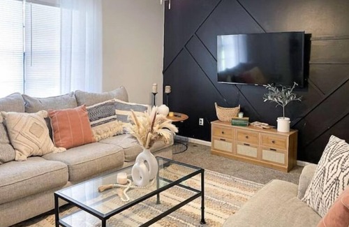 Hinesville Casa | Bohemian Bliss: Charming 3 bd Retreat w Home Gym