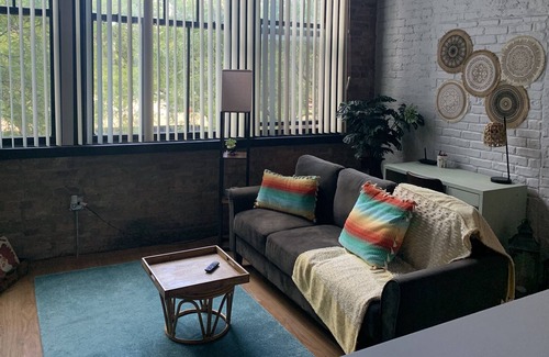 Near South Side Apartamento | Bohemian Enclave- Short Walk to McCormick/Wintrust