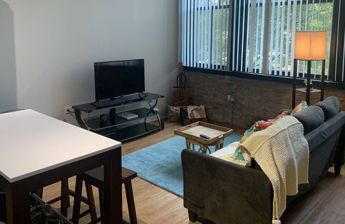 Near South Side Apartamento | Bohemian Enclave- Short Walk to McCormick/Wintrust