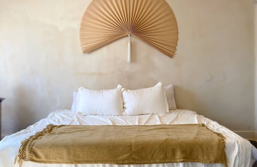 Westlake South Apartamento | Bohemian Oasis 4 Minutes from Downtown LA