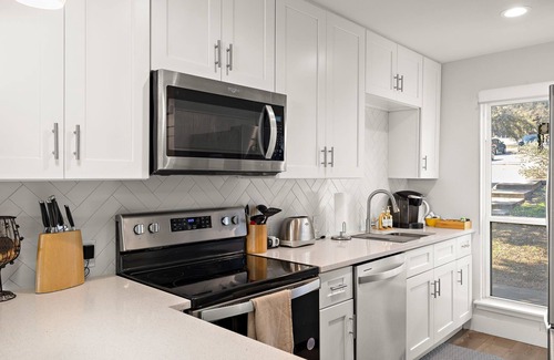 Galindo Condominio | Boho 2Bed Retreat - 5 min to Shops & Eats & Airport