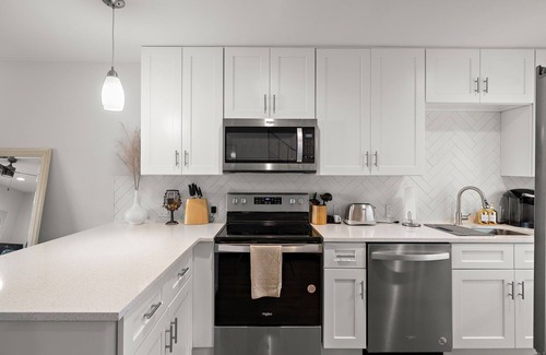 Galindo Condominio | Boho 2Bed Retreat - 5 min to Shops & Eats & Airport