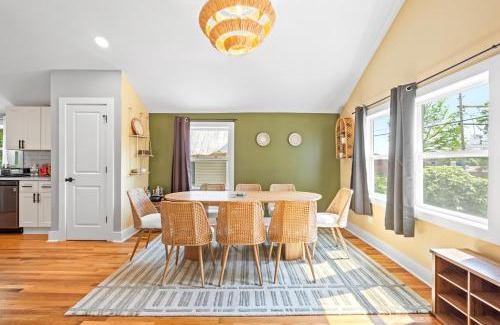 Downtown Casa | Boho 5BR Modern Villa w Hot Tub, Grill, Patio and Backyard