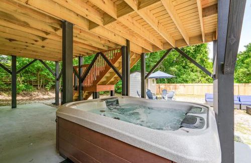 Downtown Casa | Boho 5BR Modern Villa w Hot Tub, Grill, Patio and Backyard