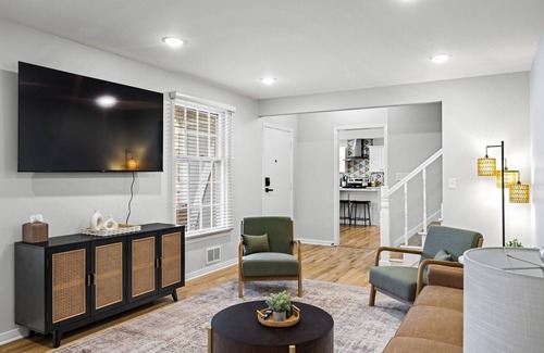 Overland Park Casa | Boho Beauty Newly Remodled 4BD/3 FULL BATH