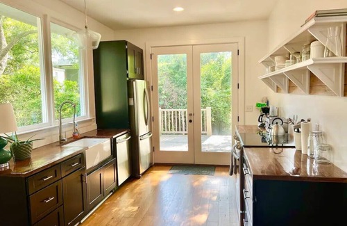 River District Casa | Boho Bungalow - Downtown - Free Parking