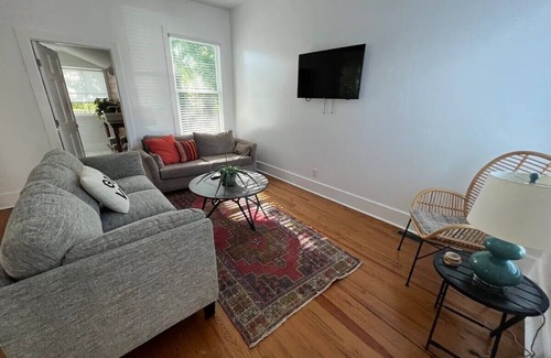 River District Casa | Boho Bungalow - Downtown - Free Parking