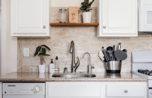 Santa Barbara Casa | Boho Bungalow Retreat: Spa, Ice Bath, Sauna, Tea Bar, Garden, Chickens, & Events