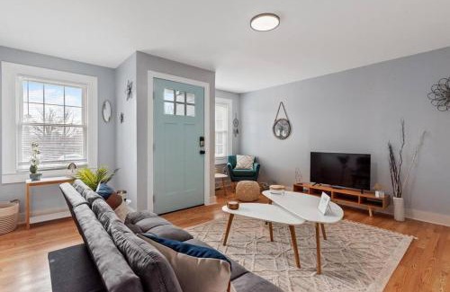 Apex Casa | BOHO BUNGALOW - STEPS FROM HISTORIC DOWNTOWN APEX