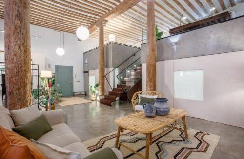 Barrio de La Latina Apartamento | Boho-Chic Loft in a Legendary 17th-Century 'Trap House
