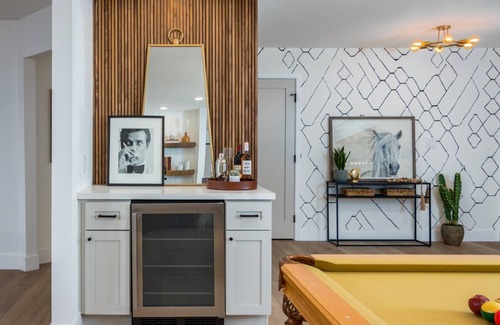 Raskin Estates Casa | BOHO CHIC Luxury Getaway Sleeps 14+ W/9 hole Putting green