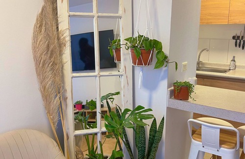 La Cisterna Apartamento | Depto estilo boho chic, 4 personas a 200 m metro La Cisterna + estacionamiento