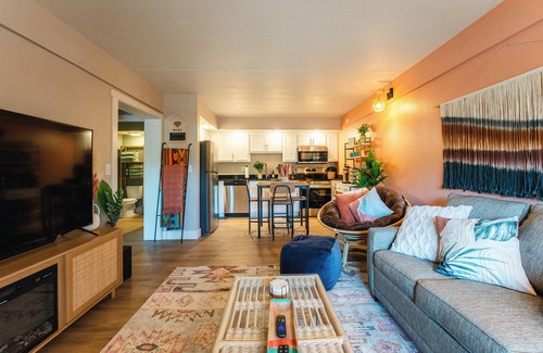 Downtown Branson Condominio | Boho Condo with Pool & Fitness Center—Next to Branson Landing—Pet Friendly!