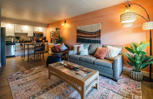 Downtown Branson Condominio | Boho Condo with Pool & Fitness Center—Next to Branson Landing—Pet Friendly!