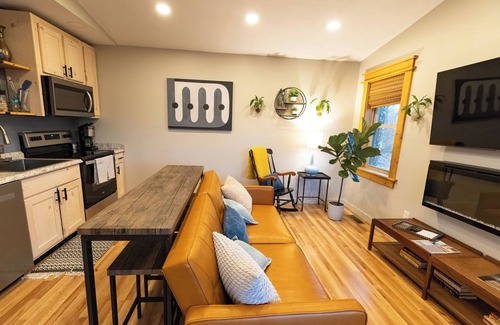 Cool Ridge Cabina | Boho Getaway for Two, Stay near the New River Gorge and Glade Creek Farm