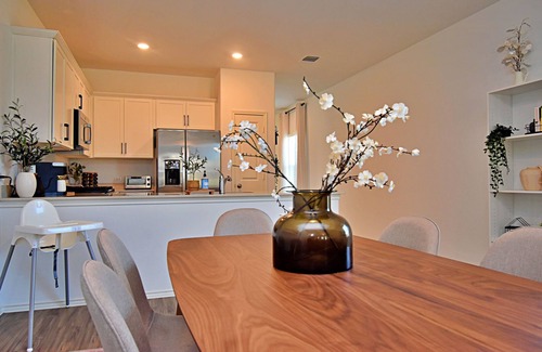 Del Valle Casa | Boho Getaway | Playgrounds & Close To Market