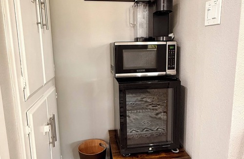 Casa De Oro Apartamento | Boho Haven Studio @Central PHX Private Patio Wi-Fi +Hot Tub +Pool+EV charging
