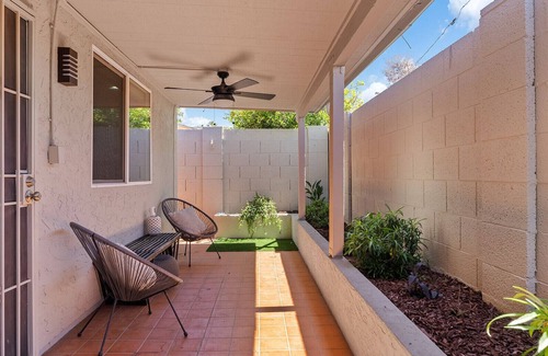 Casa De Oro Apartamento | Boho Haven Studio @Central PHX Private Patio Wi-Fi +Hot Tub +Pool+EV charging