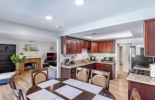 West Covina Casa | BOHO Hidden Gem fenced backyard garage pet OK