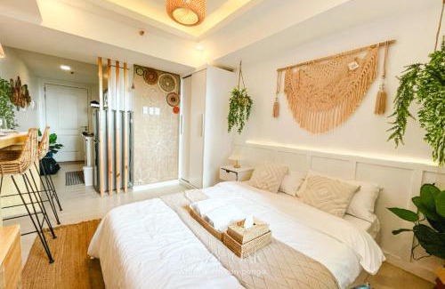San Fernando Apartamento | Boho-Inspired Studio for Couples with Huge Balcony