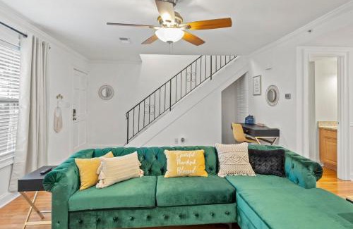 Smyrna Apartamento | Boho Lux Theme 3BR 3BA Near Truist Park Home of the Braves