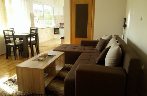 Vrnjacka Banja Apartamento | Boho - apartamento nuevo con impresionantes vistas cerca de todo