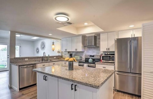 Tucson Casa | Boho-off-Broadway, fun and chic family home!nn