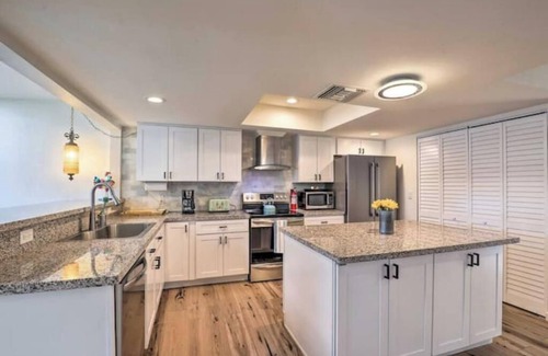 Tucson Casa | Boho-off-Broadway, fun and chic family home!nn