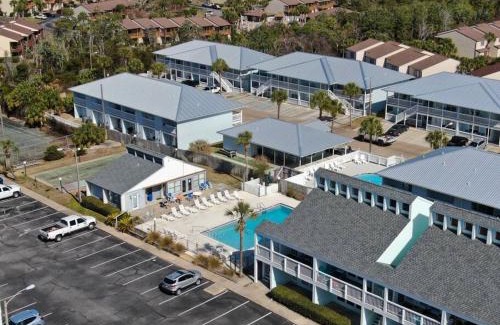 West Panama City Beach Apartamento | Boho Retreat Across the Street from the Beach