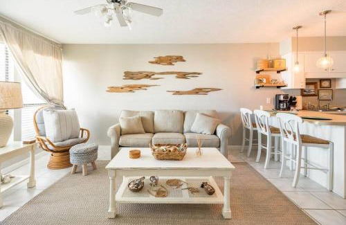 West Panama City Beach Apartamento | Boho Retreat Across the Street from the Beach