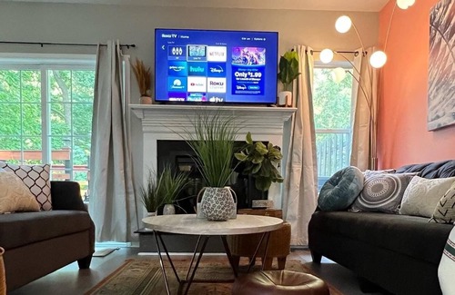 New Castle Casa | Boho Serenity Convenient, Fast Wi-fi 3BR 1.5Ba TH