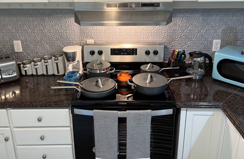 New Castle Casa | Boho Serenity Convenient, Fast Wi-fi 3BR 1.5Ba TH
