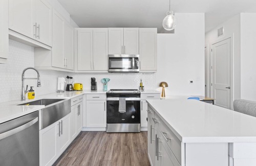Highland Apartamento | Boho Soco 1BR Queen Suite w Gympickleballlaundry
