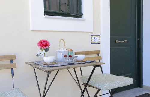 Aigio Apartamento | Boho Studio with terrace and pool close to the beach