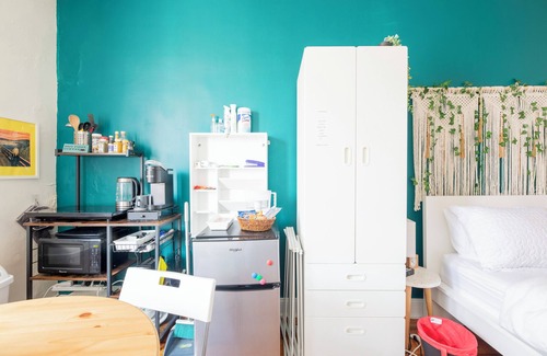 Queens Apartamento | BOHO Suite large room with kitchenette-25 min to time square