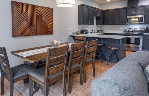 Corvallis Casa | Boho Vibes- family townhouse w/ gourmet kitchen