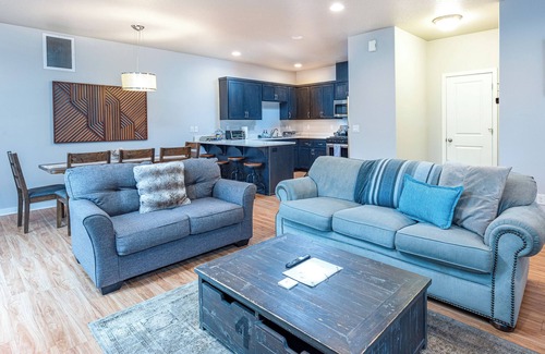 Corvallis Casa | Boho Vibes- family townhouse w/ gourmet kitchen