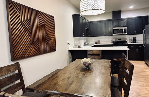 Corvallis Casa | Boho Vibes- family townhouse w/ gourmet kitchen